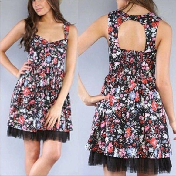 Free People Dresses & Skirts - Free People Floral Tool Open Back Fit Flare Dress